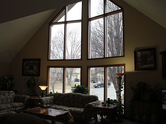 Living room pic 1