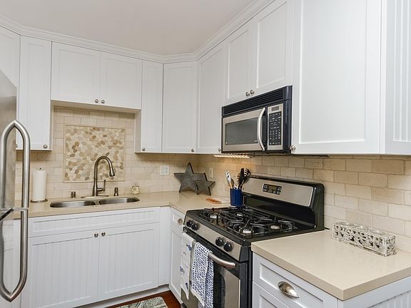 Renovated kitchen in 2016. Appliances updated 2022.