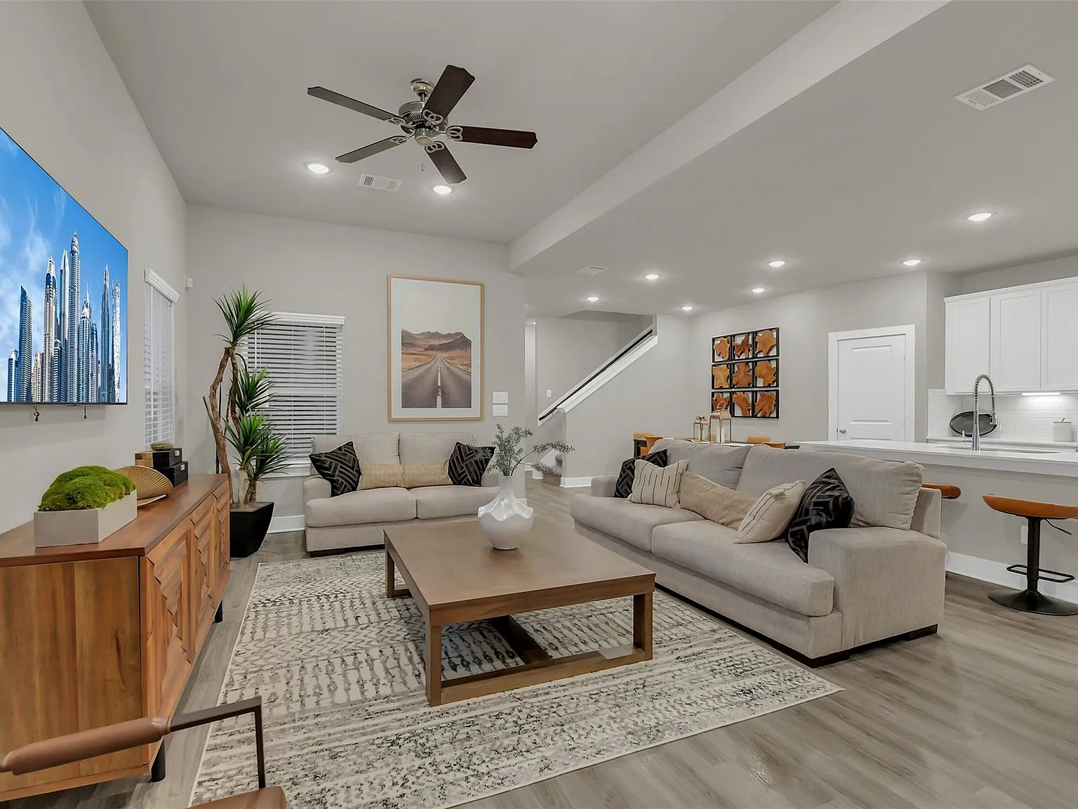 4 bed, 2.0 bath, 1904 sqft, $3,000 — Photo 4