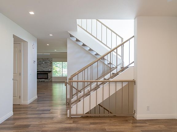2nd image of 5106 Velvet Ln