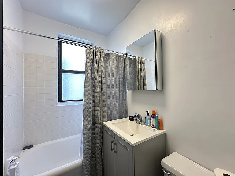 1911 W Larchmont Ave #B2 — Photo 11