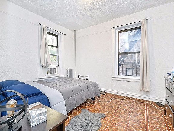 3rd image of 18 Saint Nicholas Pl APT 1C