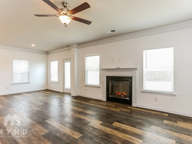1582 Ribbon Mill Ln SW — Photo 5