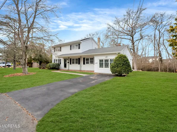 429 Lake Ave, Oakhurst, NJ 07755