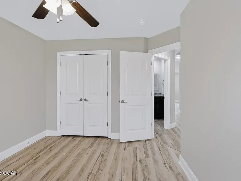 2410 S Jackson Ave — Photo 15
