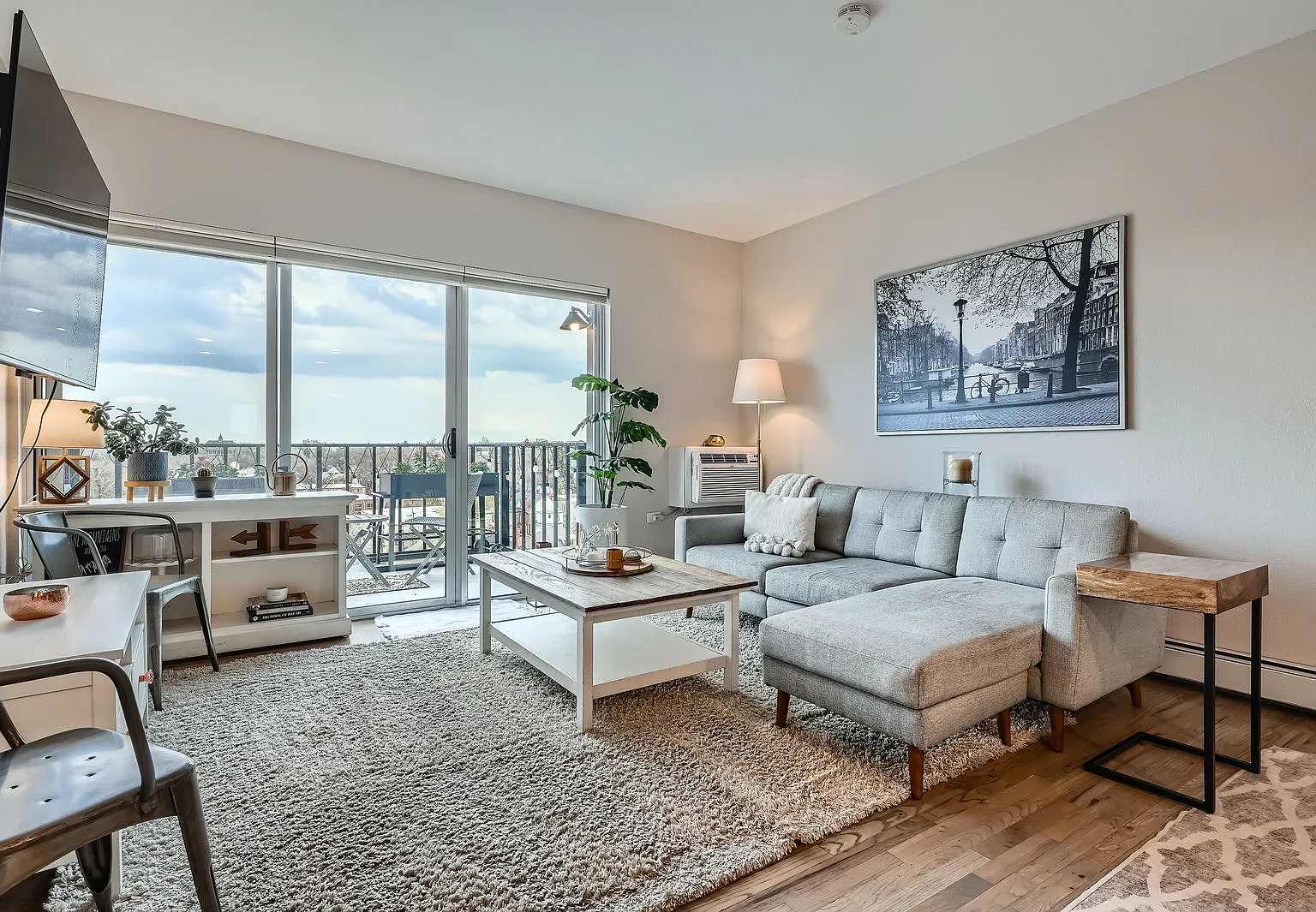 2 bed, 949 sqft, $2,850 — Photo 3