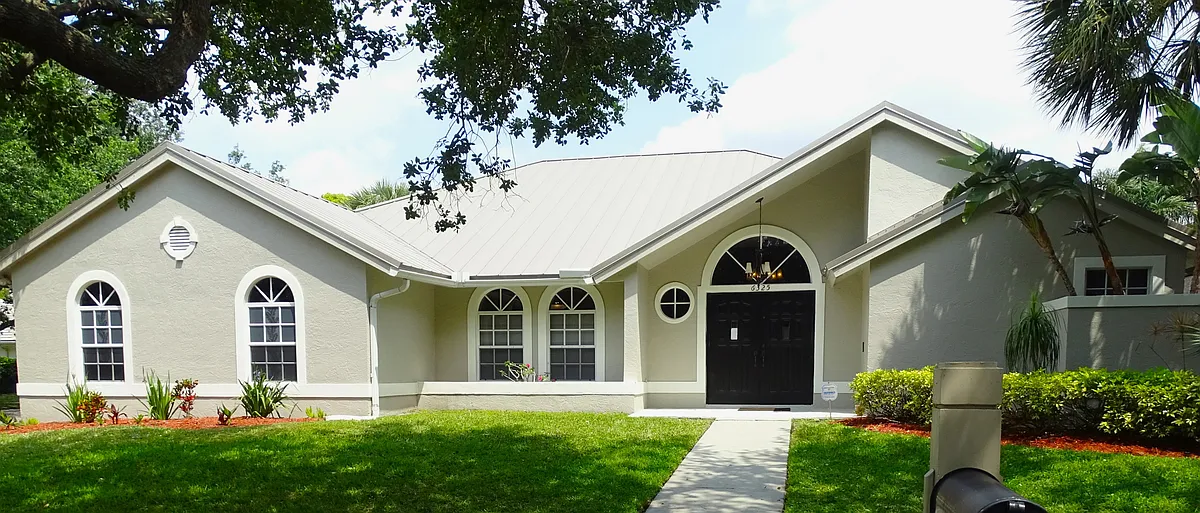 Stunning contemporary pool home - 6325 Winding Lake Dr