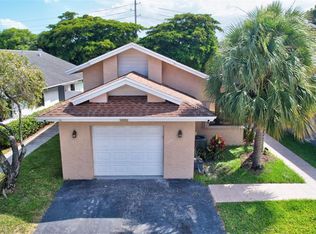 581 Lakeside Cir, Sunrise, FL 33326