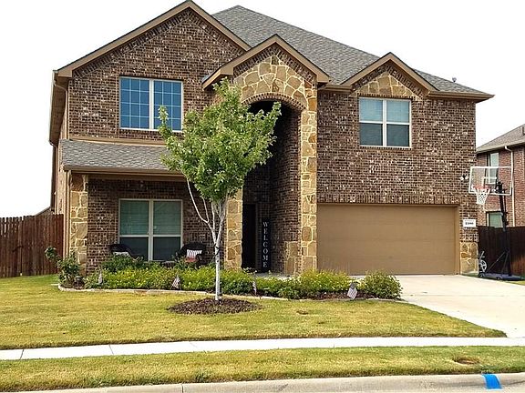 3rd image of 2100 Trinity Ln