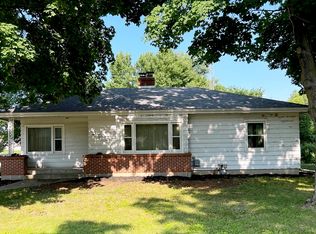 602 Maple St, Lena, IL 61048