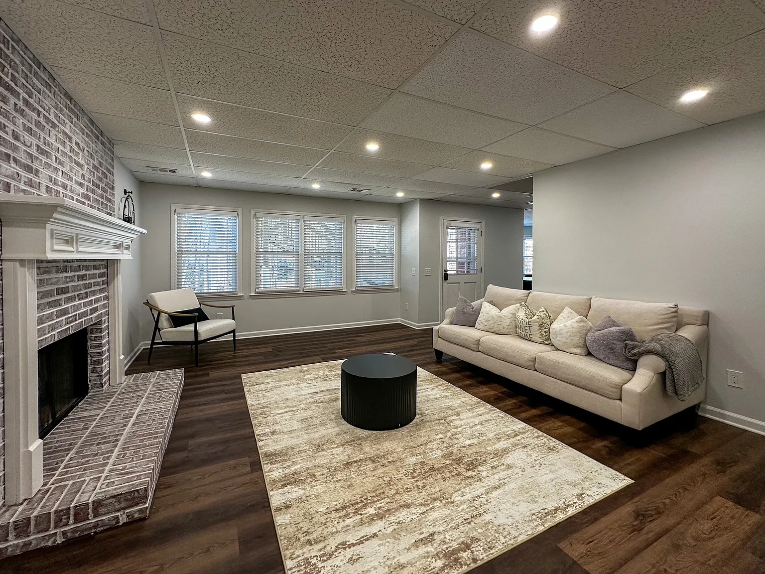 2 bed, 1850 sqft, $1,800 — Photo 2