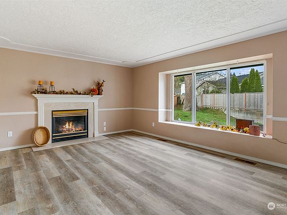 5th image of 1017 Kiwi Court NW