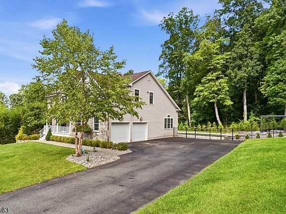 2nd image of 5 Jared Pl