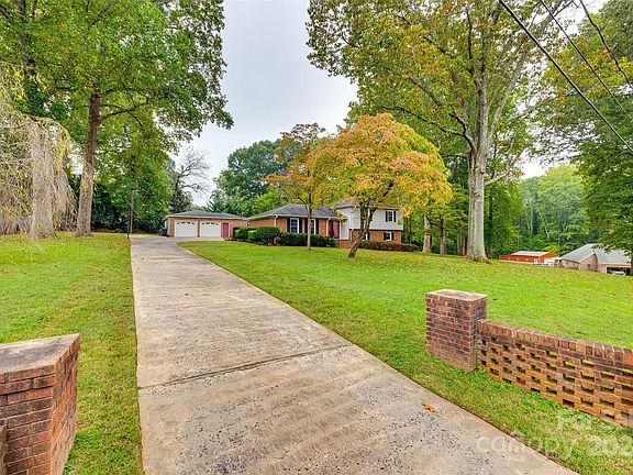 2nd image of 210 Oakwood Dr