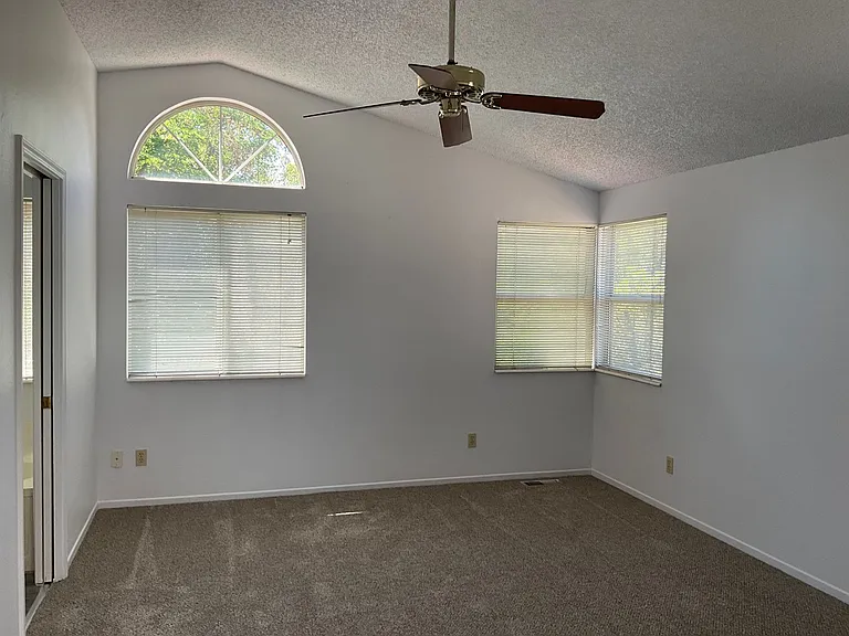 6061 Stonecreek Dr — Photo 9