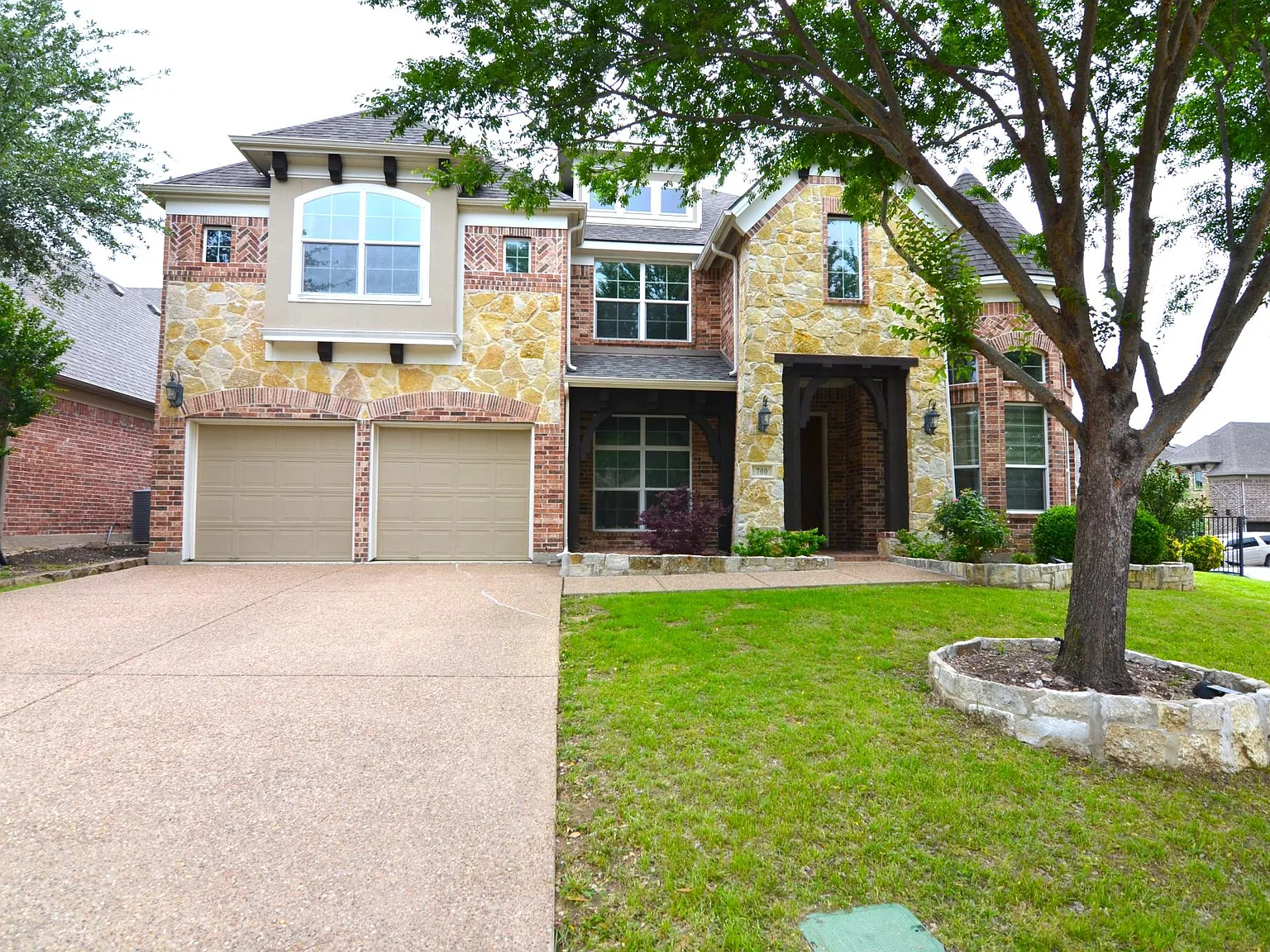 700 Addie Ln — Photo 1
