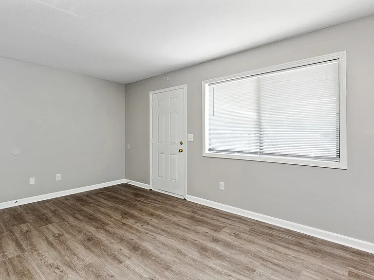 Skyline Flats — Photo 17