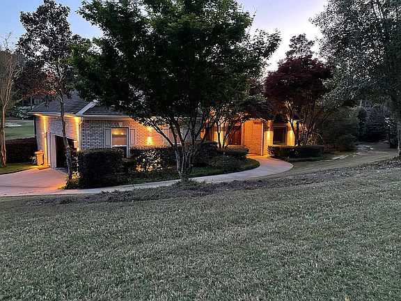 4th image of 312 Willow Lake Ct