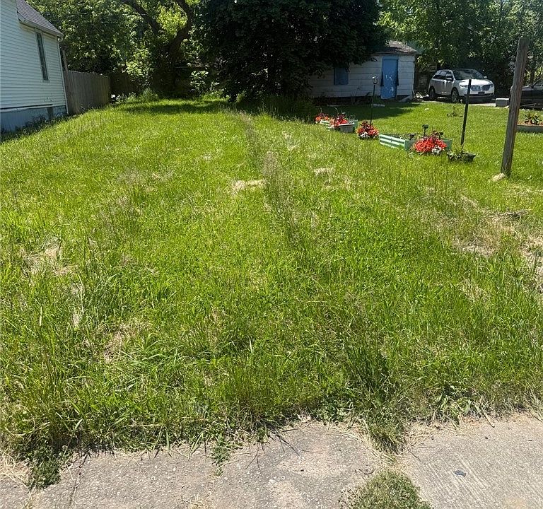 2nd image of 843 Woodlawn Ave Lot 16
