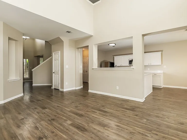 539 W Metcalfe St — Photo 6