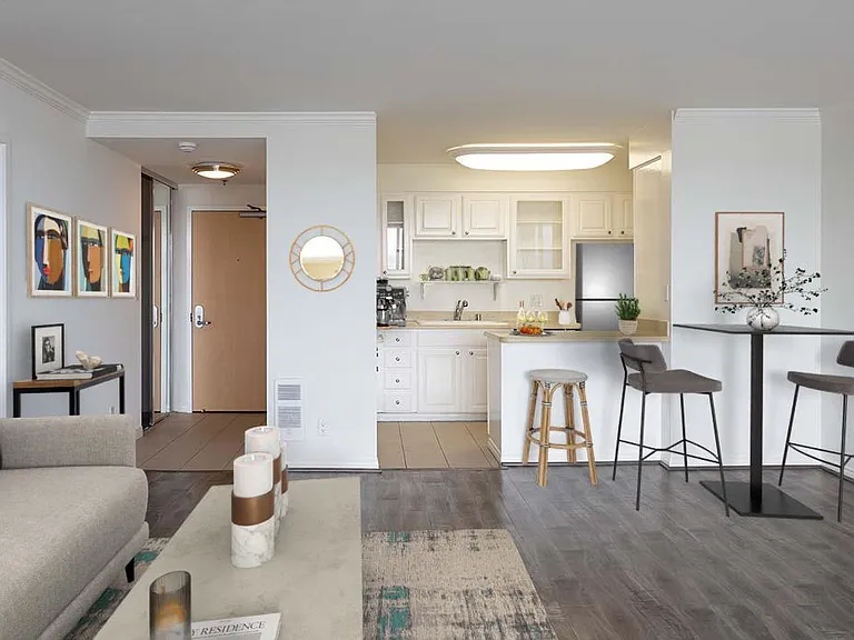 Kitchen with breakfast bar
