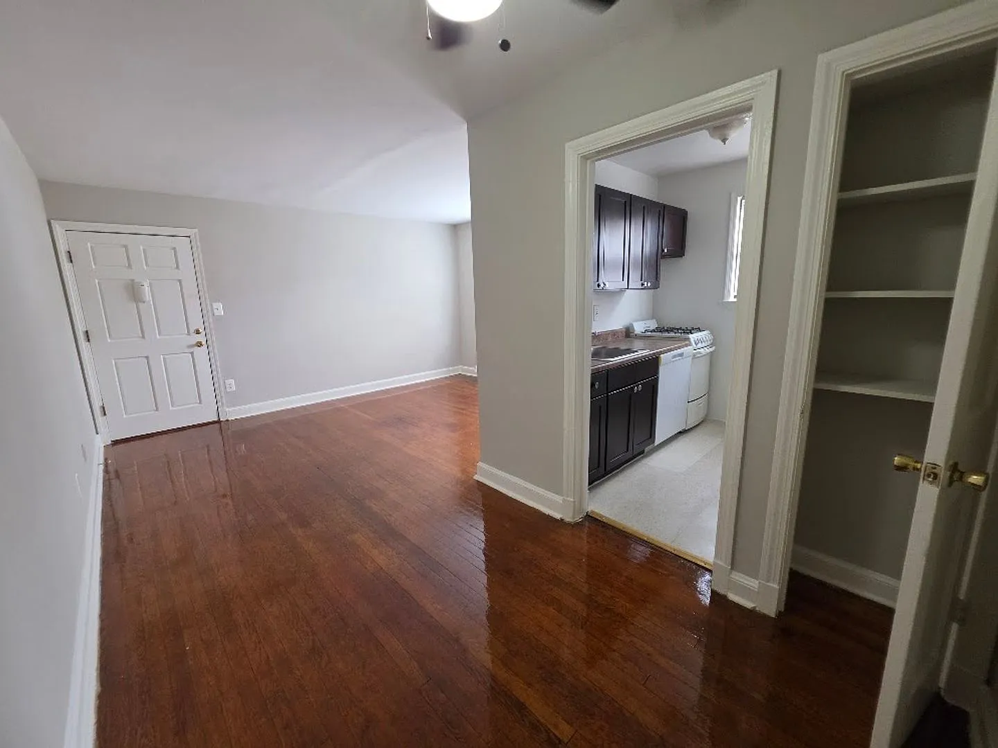 1220 North Quinn St. — Photo 3