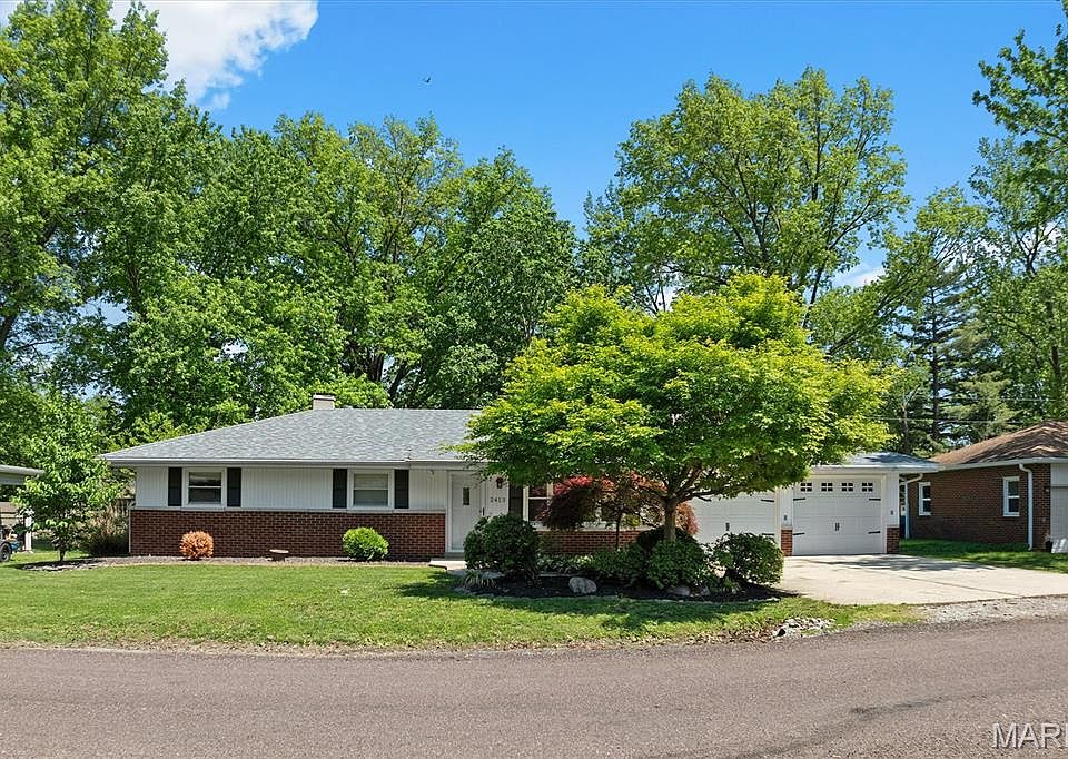 1st image of 2413 W Lake Dr