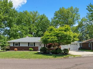 2413 W Lake Dr, Highland, IL 62249