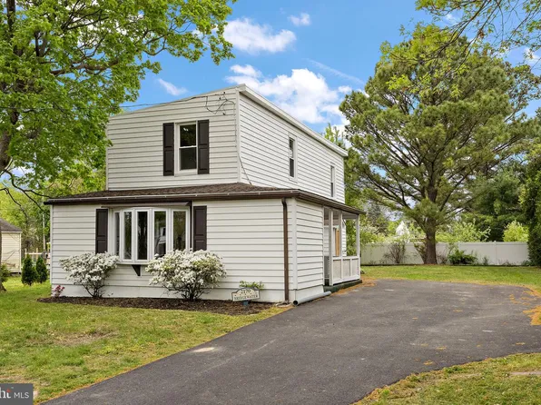 73 Bridgewater Rd, Aston, PA 19014