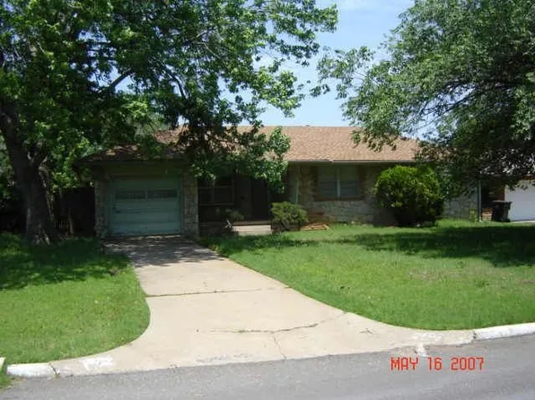 421 E Atkinson Dr, Midwest City, OK 73110