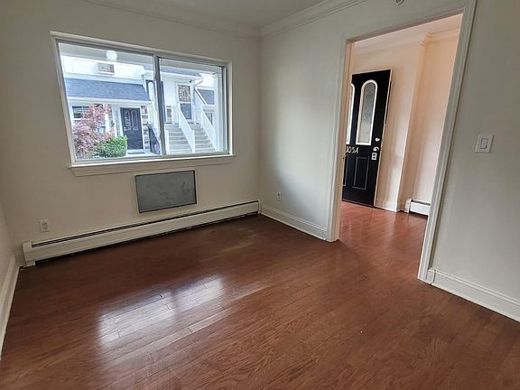 5th image of 105 Cove Ct
