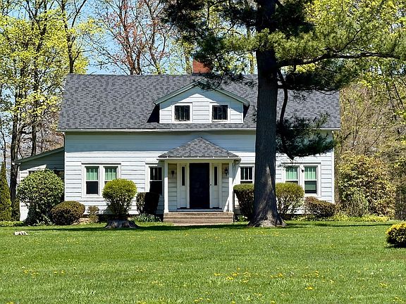 2nd image of 137 Gateway Dr