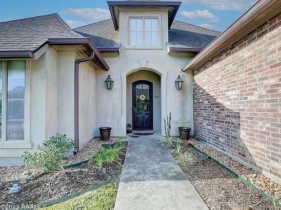 3rd image of 402 La Villa Cir