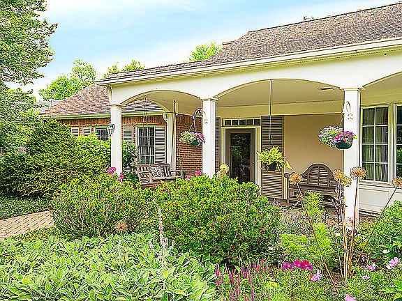 2nd image of 1185 Hill Rd