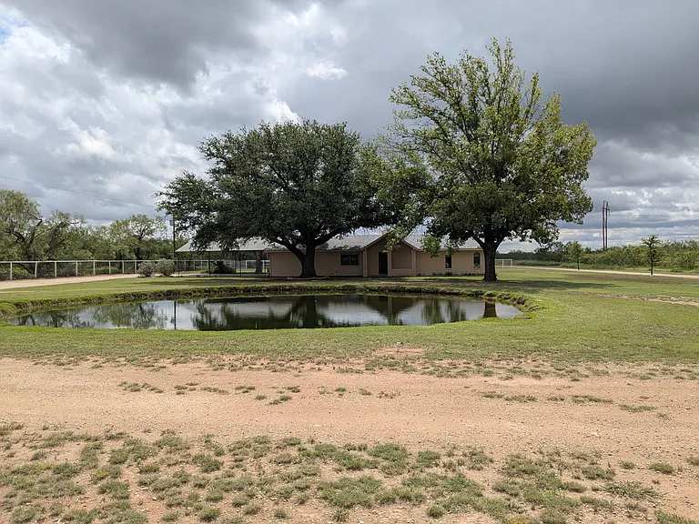 5694 N US Highway 277 — Photo 1