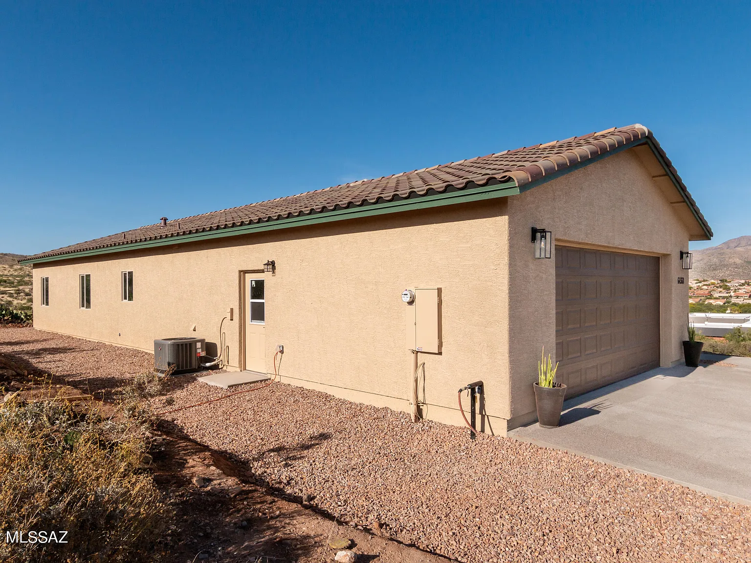 3 bed, 2.0 bath, 1500 sqft, $2,295 — Photo 2