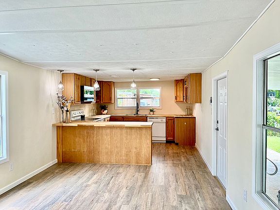 4th image of 1206 Avenue E