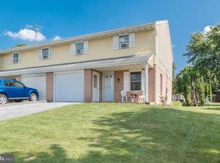 227 Colonial Dr, Akron, PA 17501