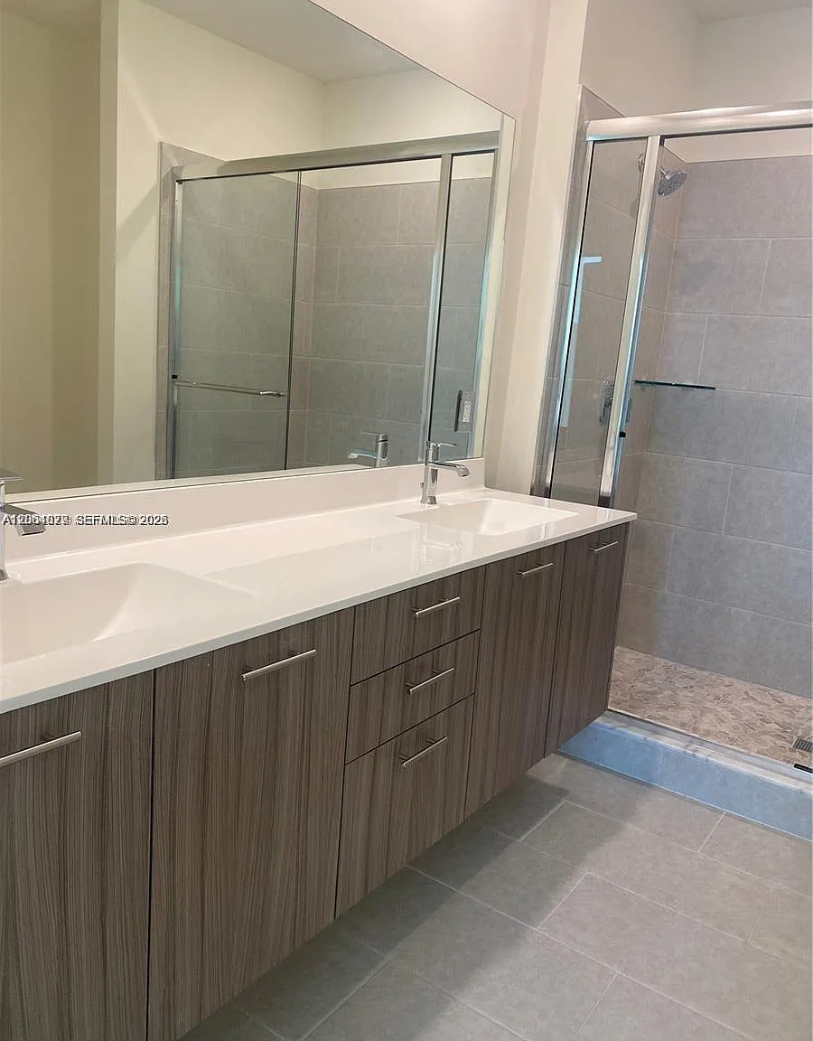 Downtown Doral South Phas — Photo 4