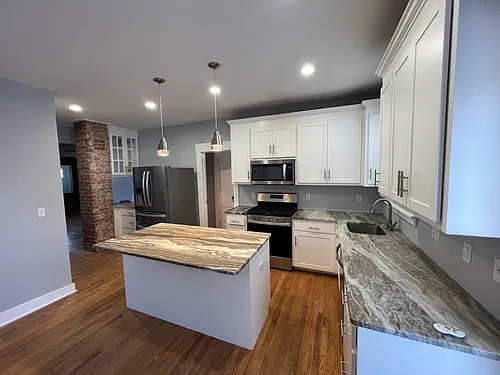 1546 Whitney Ave Photo 1