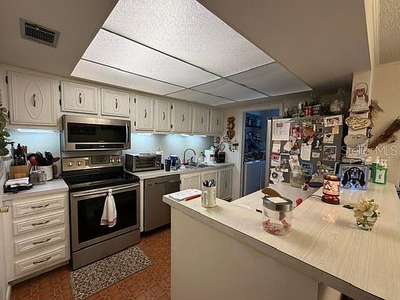4th image of 1130 N LAKE PARKER AVENUE #A208
