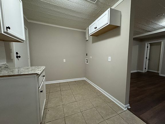 4th image of 1651 Corning Ave
