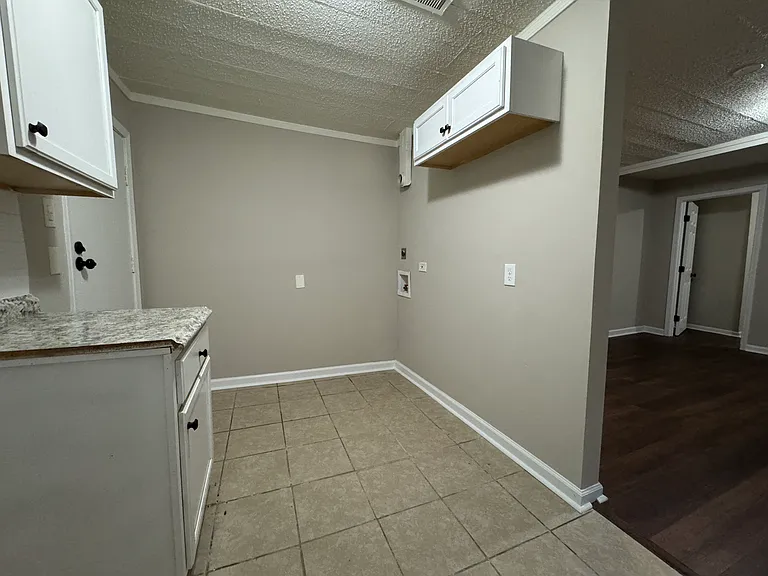 1651 Corning Ave — Photo 4