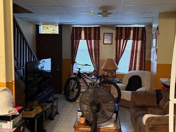 2nd image of 2045 S Darien St