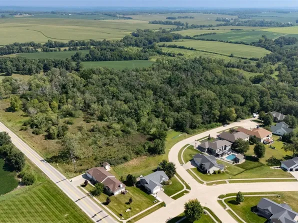 295 Jappa Rd, Ely, IA 52227