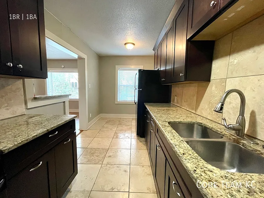 1 Bedroom at Roanoke Heights — Photo 4