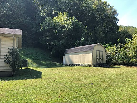 3rd image of 631 Boyd Br
