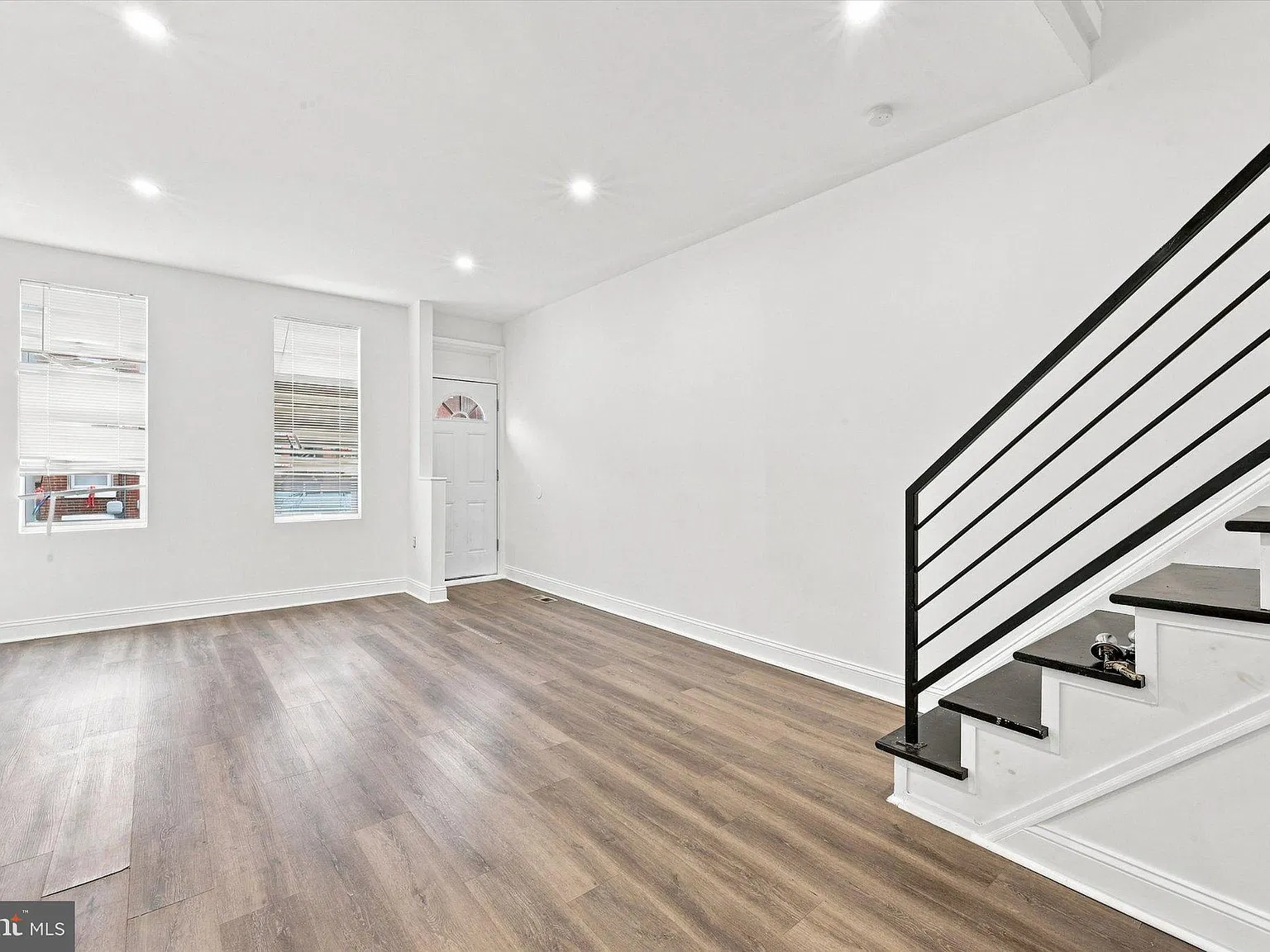 3 bed, 1.5 bath, 988 sqft, $1,800 — Photo 3