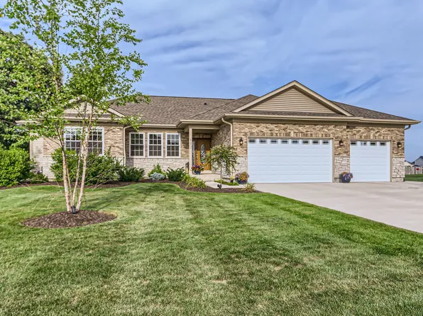 112 Farmstead Ct, McHenry, IL 60050