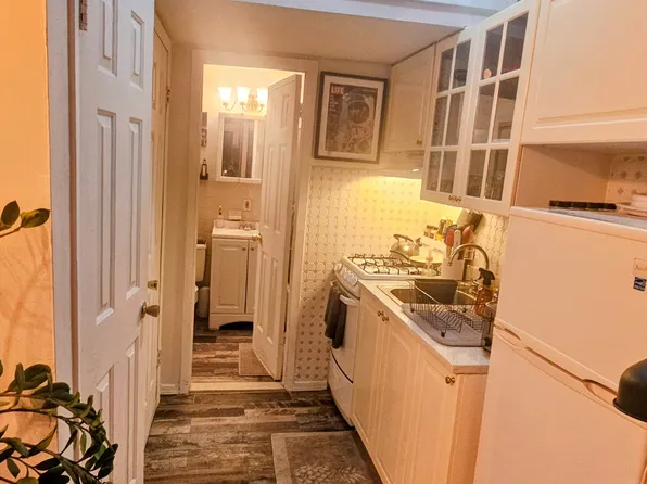 311 East 60th Street image 4 of 6